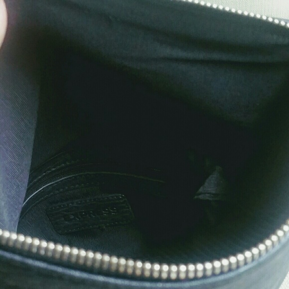 Express foldover magnetic satchel with silver chain - Picture 6 of 6